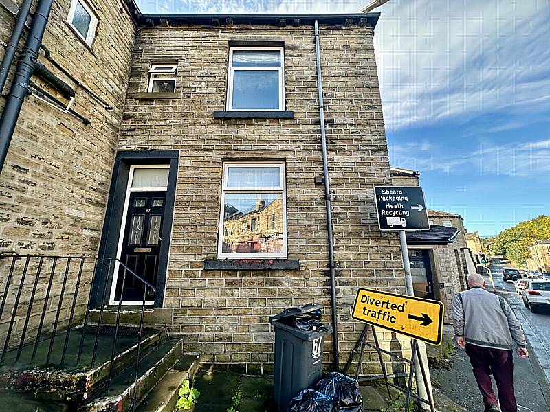 67 Saddleworth Road, Greetland